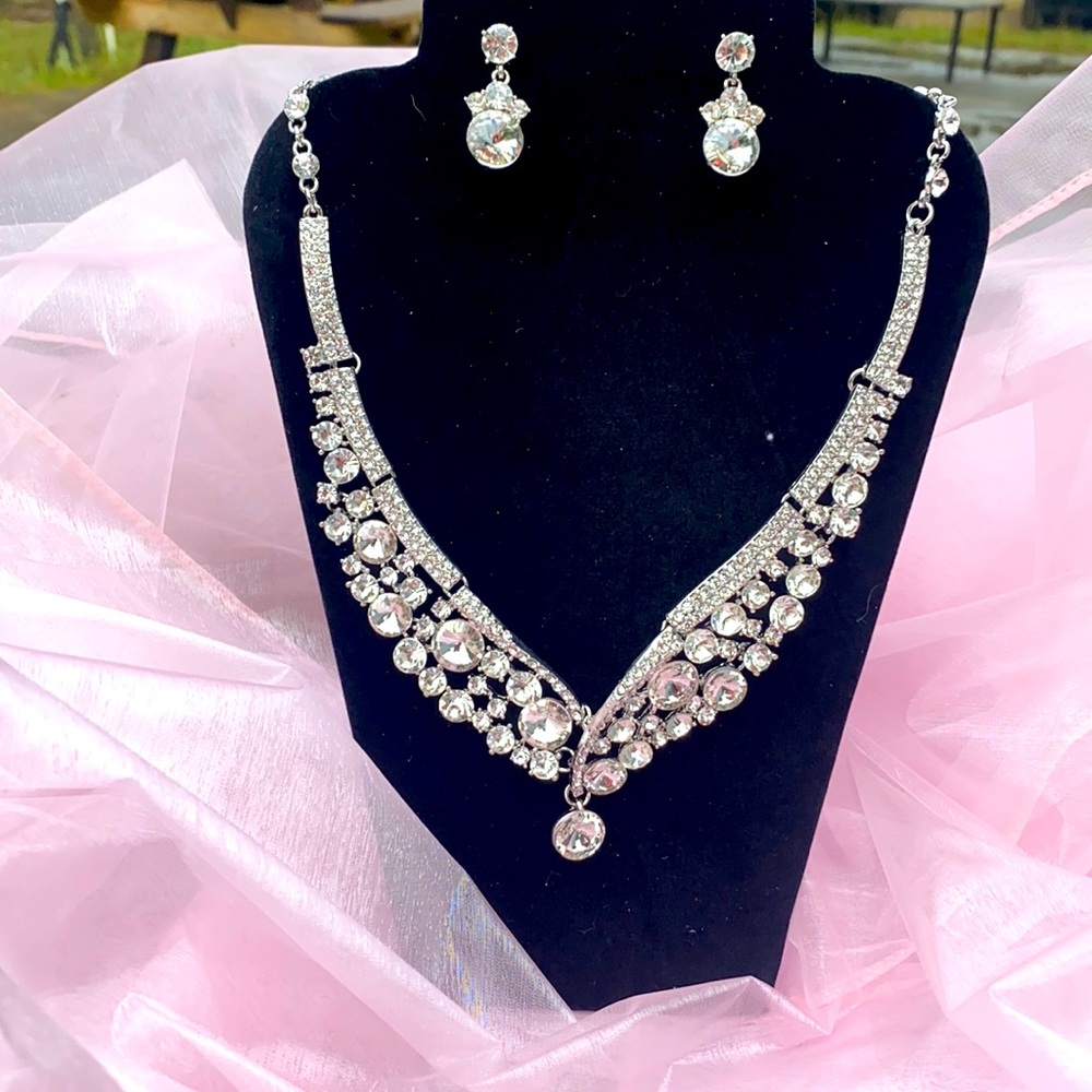 New , without tags , perfectly complements your cocktail or prom dress